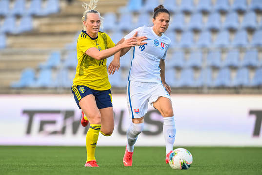 Stina Blackstenius of Sweden and Diana Bartovicova of