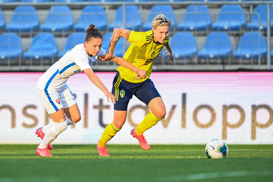 Diana Bartovicova of Slovakia and Lina Hurtig of Sweden