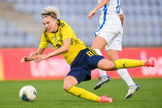 Lina Hurtig of Sweden falls