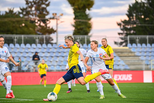 Lina Hurtig of Sweden and Andrea Horvathova of Slovakia
