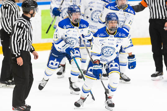 Leksands Tereza Vanisova jublar med lagkamrater