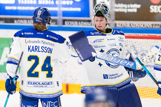 Leksands Ida Karlsson och målvakt Jule Flötgen