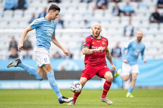 Malmö FFs Anel Ahmedhodzic och Djurgårdens Magnus Eriksson