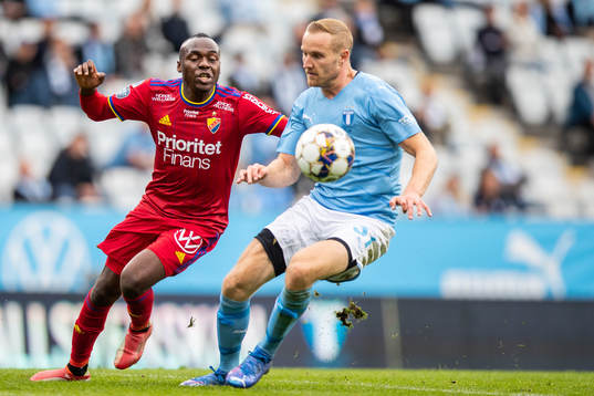 Djurgårdens  Edward Chilufya och Malmö FFs Franz Brorsson