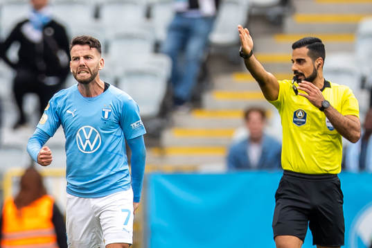 Malmö FFs Erdal Rakip reagerar på domslut från domare
