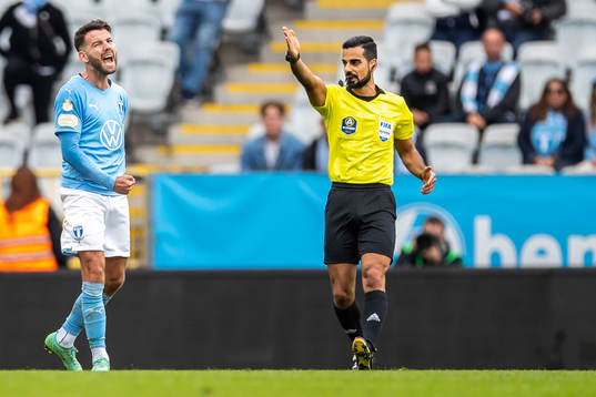 Malmö FFs Erdal Rakip reagerar på domslut från domare