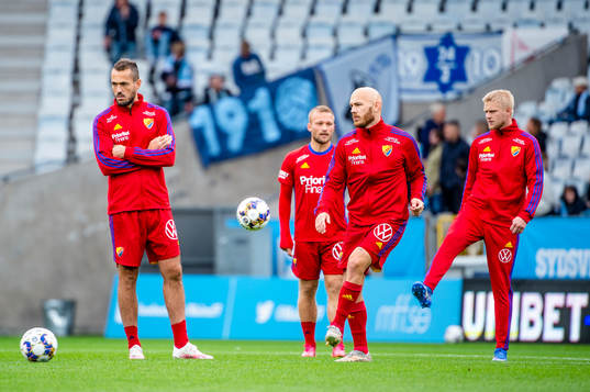 Djurgårdens spelare värmer upp