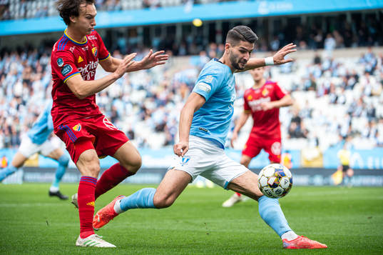 Djurgårdens Hjalmar Ekdal och Malmö FFs Antonio Colak