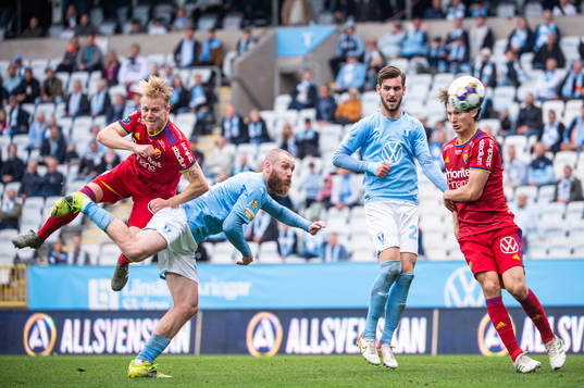 Malmö FFs Jo Inge Berget och Adi Nalic mot Djurgårdens