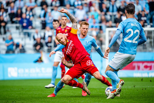 Djurgårdens Magnus Eriksson mot Malmö FFs Anders