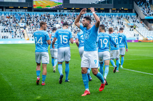 Malmö FFs Antonio Colak jublar med lagkamraterna