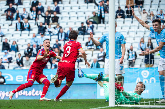 Djurgårdens Haris Radetinac och Hjalmar Ekdal jublar