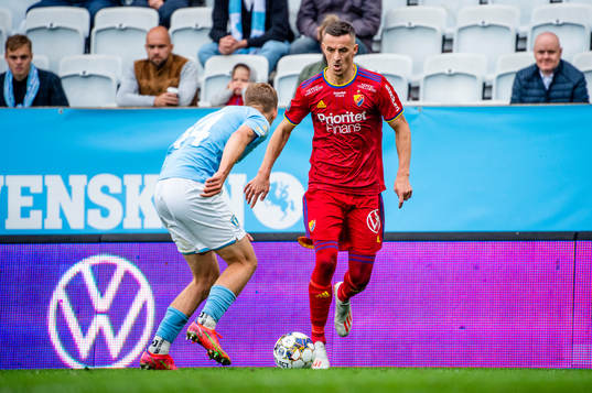 Djurgårdens Haris Radetinac mot Malmö FFs Felix Beijmo