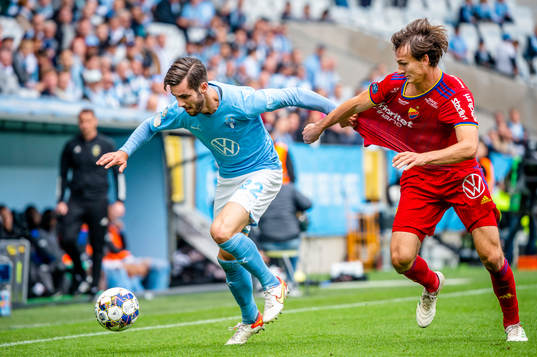 Malmö FFs Adi Nalic mot Djurgårdens Hjalmar Ekdal