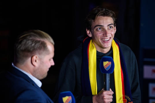 Armand Duplantis intrvjuas på Hovet