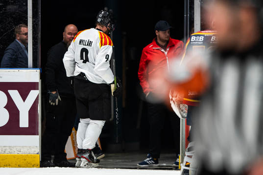 Brynäs Anton Mylläri tilldelas ett matchstraff