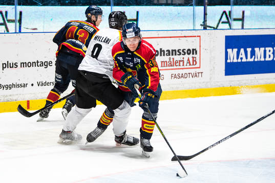 Brynäs Anton Mylläri i en situation med Djurgårdens