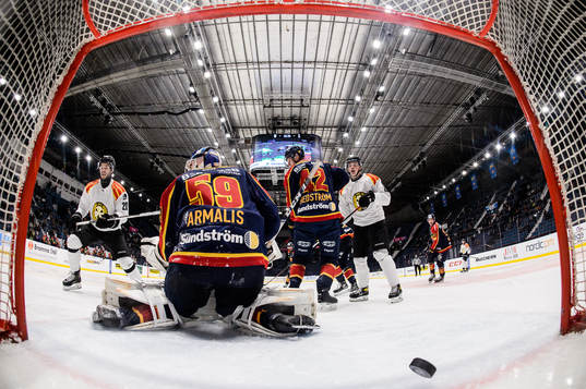 Djurgårdens målvakt Mantas Armalis släpper in 0-2