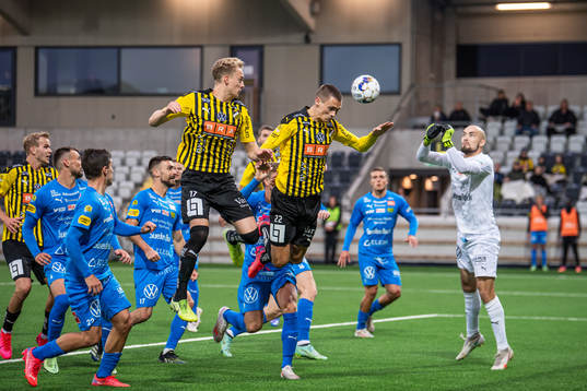 Häckens Gustav Berggren och Tobias Carlsson framför
