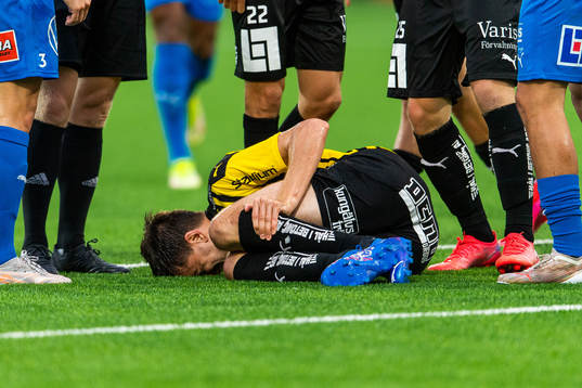Häckens Alexander Jeremejeff har ont