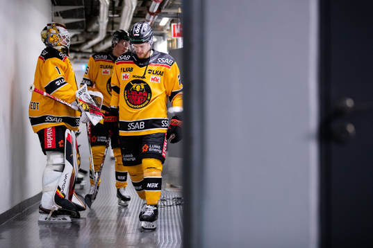 Luleås Brendan Shinnimin innan ishockeymatchen i SHL