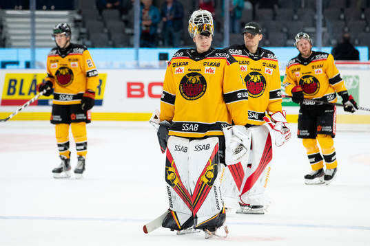 Luleås målvakt Jesper Wallstedt deppar