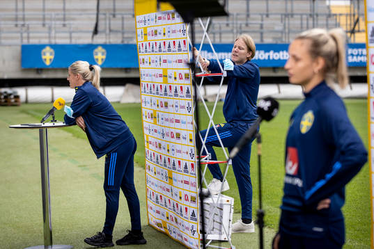 Sveriges Amanda Ilestedt, Nathalie Björn och