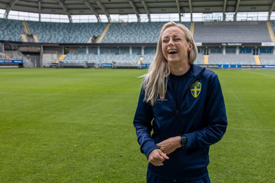 En glad Amanda Ilestedt fotograferad i