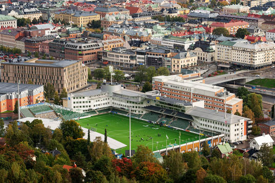 Spelare värmer upp på NP3 arena