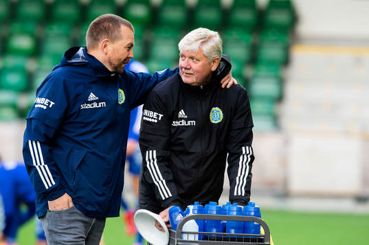 Sundsvalls tränare Henrik Åhnstrand och materialare