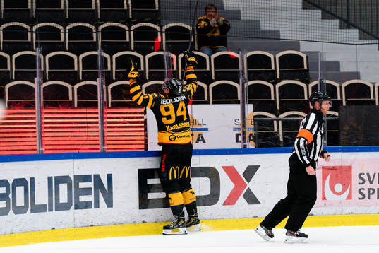 Skellefteås Linus Karlsson jublar