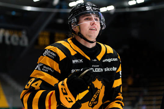 Skellefteås Linus Karlsson jublar