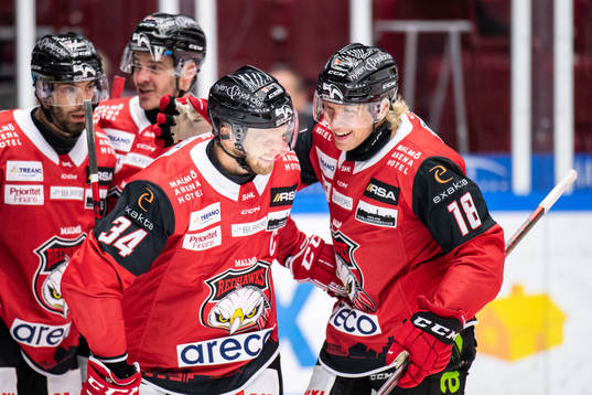 Malmö Redhawks Carl Söderberg jublar