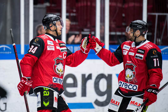 Malmö Redhawks Carl Söderberg jublar med Markus Lauridsen