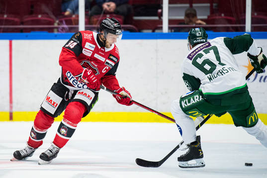 Malmö Redhawks Carl Söderberg gör tunnel på Färjestads