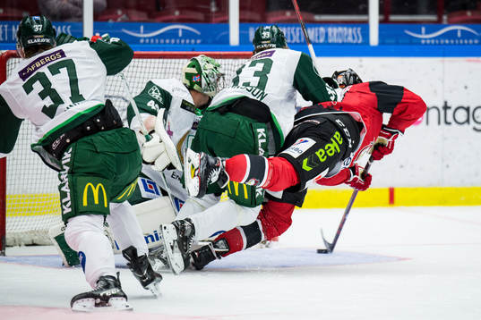 Malmö Redhawks Carl Söderberg gör 2-2 målet bakom