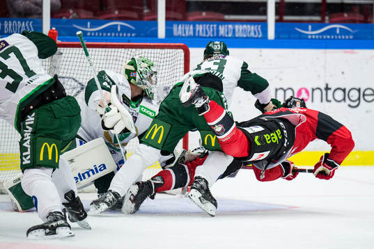 Malmö Redhawks Carl Söderberg gör 2-2 målet bakom