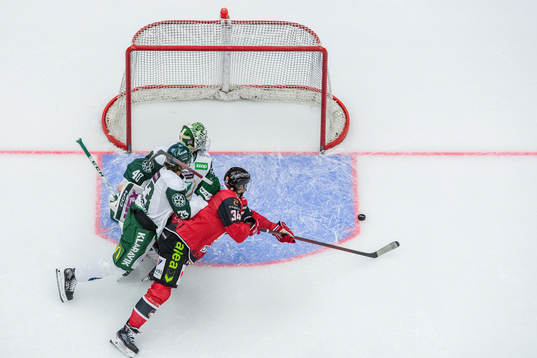 Malmö Redhawks Carl Söderberg gör 2-2 bakom Färjestads