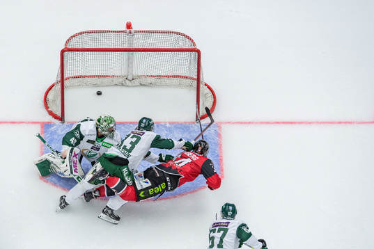 Malmö Redhawks Carl Söderberg gör 2-2 bakom Färjestads