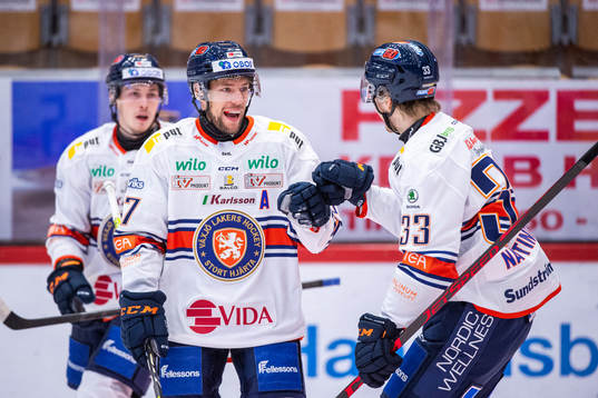 Växjös Robert Rosén jublar