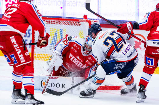 Timrås målvakt Sami Rajaniemi och Växjös Martin Lundberg