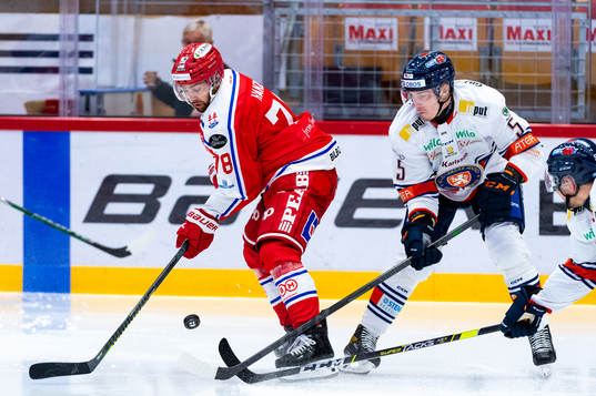 Timrås Robin Hanzl och Växjös Juuso Vainio