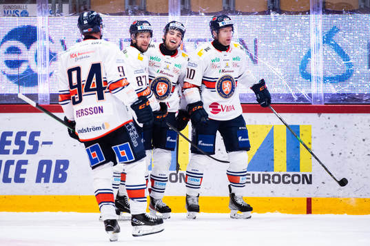 Växjös Glenn Gustafsson jublar