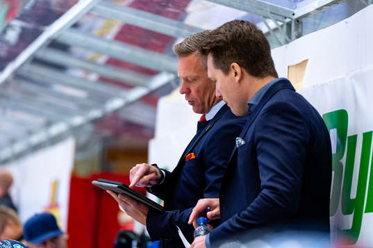 Växjös assisterande tränare Fredrik Hellgren och