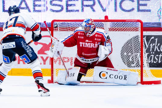 Växjös Glenn Gustafsson gör 2-6 bakom Timrås målvakt