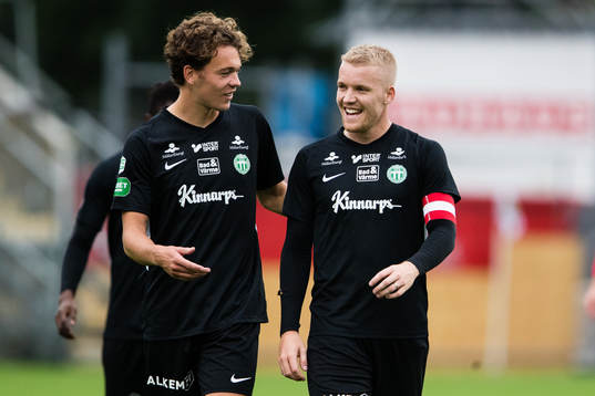 Västerås Kalle Björklund och Simon Johansson jublar