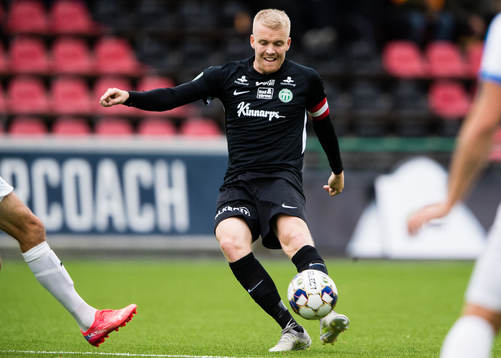 Västerås Simon Johansson med ett skott
