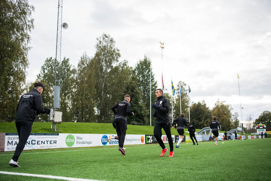 Assyriska FF innan fotbollsmatchen i Ettan norra mellan