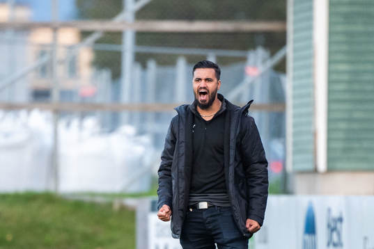Assyriskas tränare Ghassan Heamed reagerar