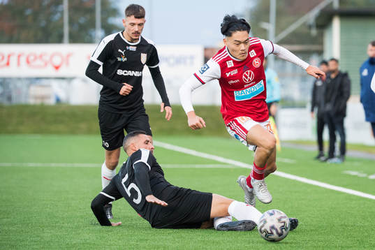 Sandvikens Isak Bråholm och Assyriskas David Durmaz